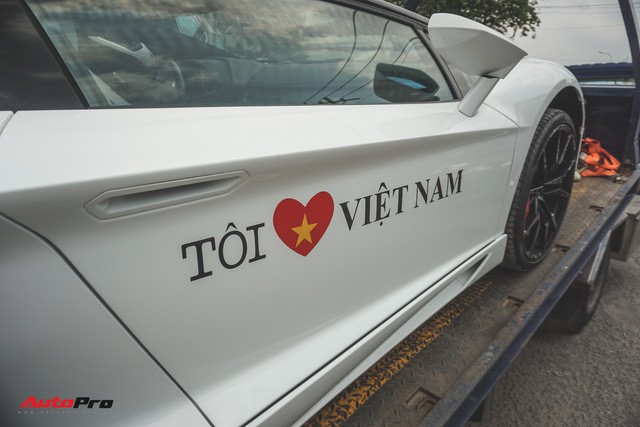 Lamborghini Aventador Roadster bất ngờ xuất hiện tại Sài Gòn - Ảnh 7.