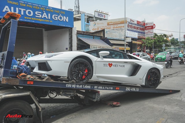 Lamborghini Aventador Roadster bất ngờ xuất hiện tại Sài Gòn - Ảnh 1.