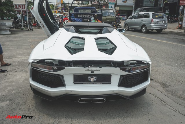 Lamborghini Aventador Roadster bất ngờ xuất hiện tại Sài Gòn - Ảnh 2.