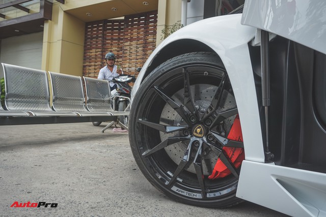 Lamborghini Aventador Roadster bất ngờ xuất hiện tại Sài Gòn - Ảnh 6.