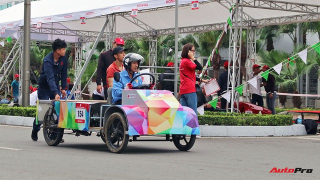 Xe tự chế của sinh viên Việt Nam đi được gần 587 km/lít xăng