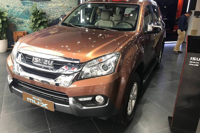 Trong khi Toyota Fortuner cháy hàng, Isuzu mu-X vẫn được thanh lý giá rẻ để xả hàng tồn kho… 2 năm - Ảnh 1.