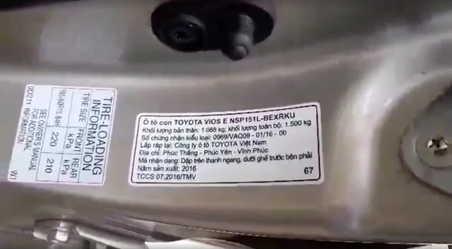 Toyota bị người dùng tố làm tấm chắn nắng từ bìa cứng carton kém chất lượng - Ảnh 3.