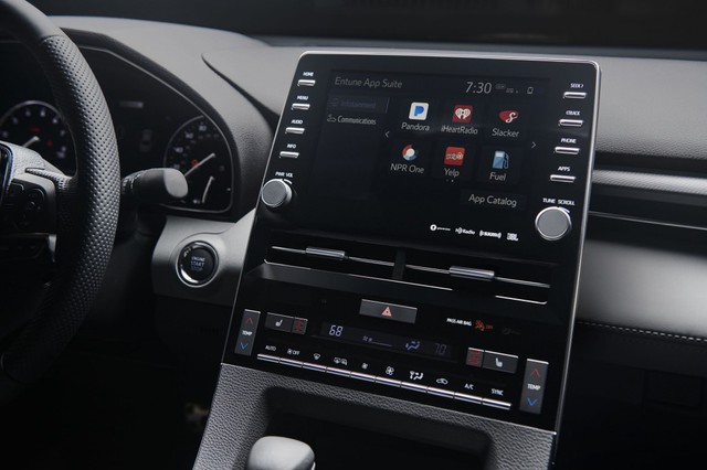 Toyota ưu tiên người dùng iPhone - Ảnh 2. Toyota ưu tiên người dùng iPhone - Ảnh 2.