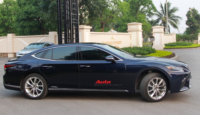 Sedan hạng sang Lexus LS500h 2018 hơn 8,3 tỷ đồng trên phố Hà Nội - Ảnh 3. Sedan hạng sang Lexus LS500h 2018 hơn 8,3 tỷ đồng trên phố Hà Nội - Ảnh 3.