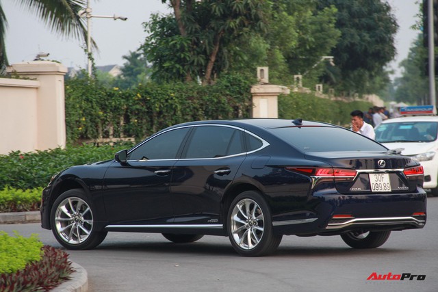 Sedan hạng sang Lexus LS500h 2018 hơn 8,3 tỷ đồng trên phố Hà Nội - Ảnh 5. Sedan hạng sang Lexus LS500h 2018 hơn 8,3 tỷ đồng trên phố Hà Nội - Ảnh 5.