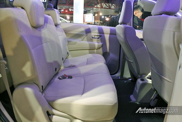 Suzuki Ertiga 2018 ra mắt, tút lại thiết kế để cạnh tranh Toyota Innova và Mitsubishi Xpander - Ảnh 11. Suzuki Ertiga 2018 ra mắt, tút lại thiết kế để cạnh tranh Toyota Innova và Mitsubishi Xpander - Ảnh 11.