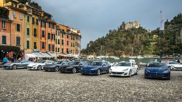 Nhiều tiền đến đâu, bạn cũng không thể tham gia tour du lịch xuyên châu Âu cùng đoàn Ferrari này