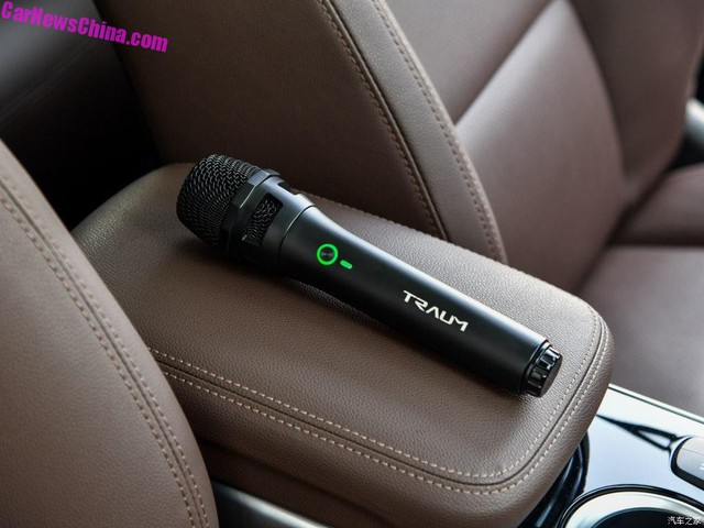 Đây là SUV dành cho người không đủ tiền mua Mercedes và thích hát karaoke trên xe - Ảnh 3. Đây là SUV dành cho người không đủ tiền mua Mercedes và thích hát karaoke trên xe - Ảnh 3.