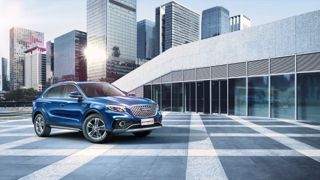 Đây là SUV dành cho người không đủ tiền mua Mercedes và thích hát karaoke trên xe - Ảnh 1. Đây là SUV dành cho người không đủ tiền mua Mercedes và thích hát karaoke trên xe - Ảnh 1.