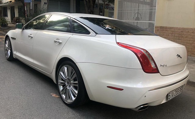 Jaguar XJL 2011 - Báo gấm sang nhất từ Anh quốc với biển “phát lộc” bán lại giá hơn 2 tỷ đồng - Ảnh 3.