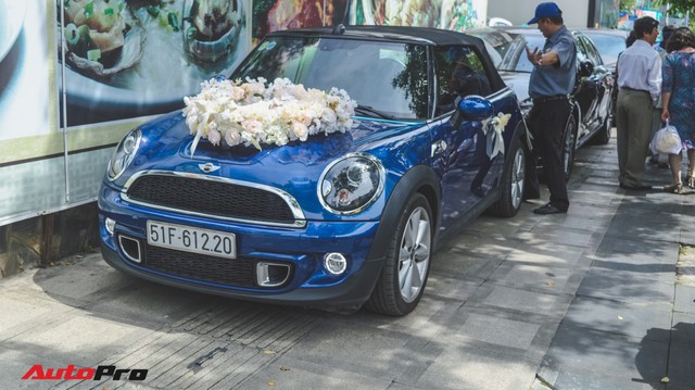 Đám cưới lạ lùng tại Sài Gòn: MINI Cooper rước dâu, Rolls-Royce Ghost và Porsche Boxster chỉ làm nền