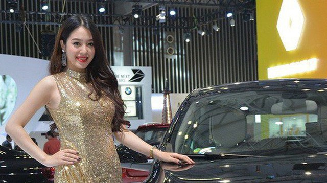 Giá ô tô nhập khẩu tăng hơn 180 triệu đồng/xe