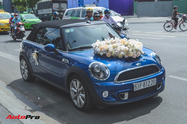 Đám cưới lạ lùng tại Sài Gòn: MINI Cooper rước dâu, Rolls-Royce Ghost và Porsche Boxster chỉ làm nền - Ảnh 1. Đám cưới lạ lùng tại Sài Gòn: MINI Cooper rước dâu, Rolls-Royce Ghost và Porsche Boxster chỉ làm nền - Ảnh 1.