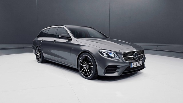 Mercedes-Benz E-Class ra mắt phiên bản mới cho người thích hiệu suất cao - Ảnh 1. Mercedes-Benz E-Class ra mắt phiên bản mới cho người thích hiệu suất cao - Ảnh 1.