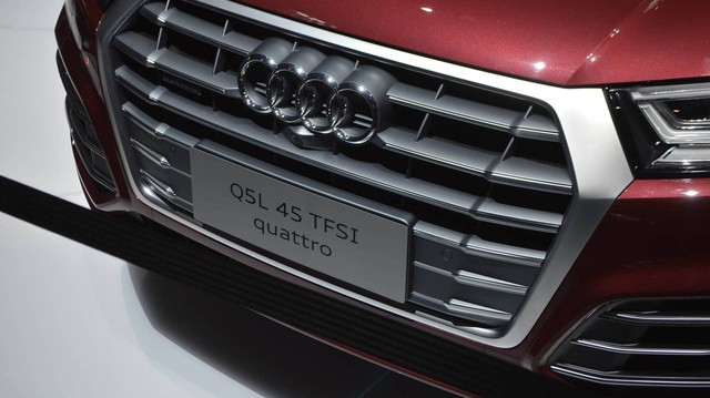 Audi Q5 L ra mắt: SUV sang cho ông chủ ngồi hàng sau