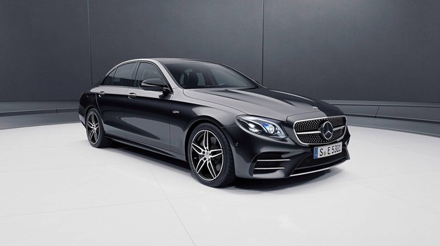Mercedes-Benz E-Class ra mắt phiên bản mới cho người thích hiệu suất cao