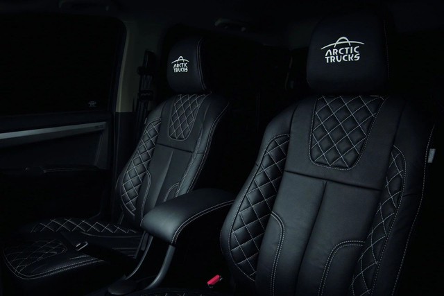 Nếu Người Dơi mua xe bán tải thì hẳn đó sẽ là Isuzu D-Max AT35 Stealth - Ảnh 3. Nếu Người Dơi mua xe bán tải thì hẳn đó sẽ là Isuzu D-Max AT35 Stealth - Ảnh 3.