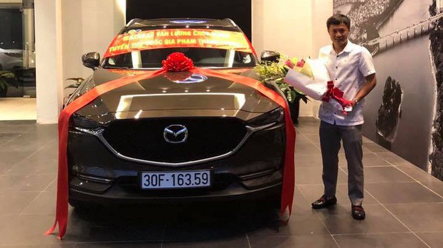 Sau khi mua Toyota Highlander, cựu tuyển thủ quốc gia Phạm Thành Lương tậu Mazda CX-5 mới