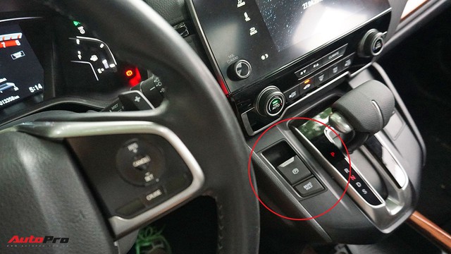 Hướng dẫn kích hoạt phanh đỗ điện tử tự động sau khi tắt máy trên Honda CR-V 2018 - Ảnh 4.