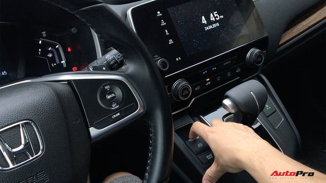 Hướng dẫn kích hoạt phanh đỗ điện tử tự động sau khi tắt máy trên Honda CR-V 2018