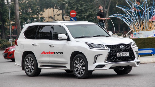 Lexus LX570 độ bản Super Sport giá hơn 10 tỷ của dân chơi Lạng Sơn tại Hà Nội