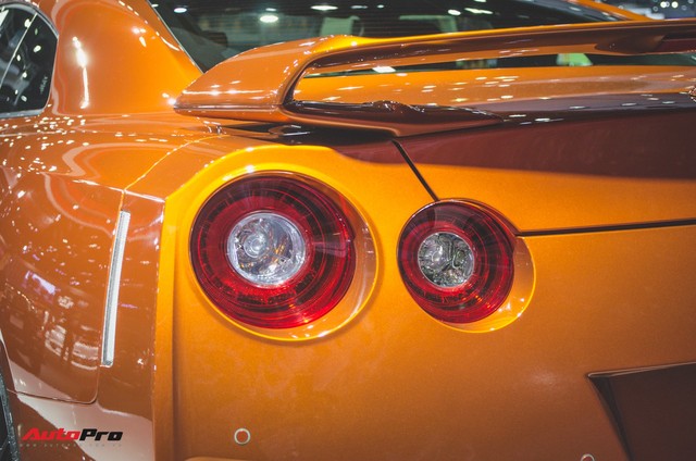 Sau 10 năm thiết kế vẫn vậy, Nissan GT-R 2018 mang những gì mới mẻ cho khách hàng Đông Nam Á? - Ảnh 5.