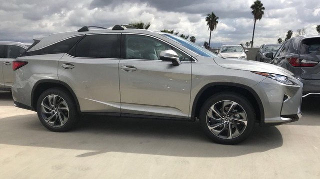 Lexus RX350L 2018 được chào bán giá gần 5 tỷ đồng tại Việt Nam