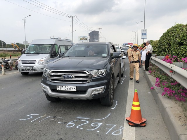 Hàng nghìn ô tô chôn chân từ sáng đến trưa trên cao tốc TP. HCM - Long Thành sau 2 vụ tai nạn liên tiếp - Ảnh 4.