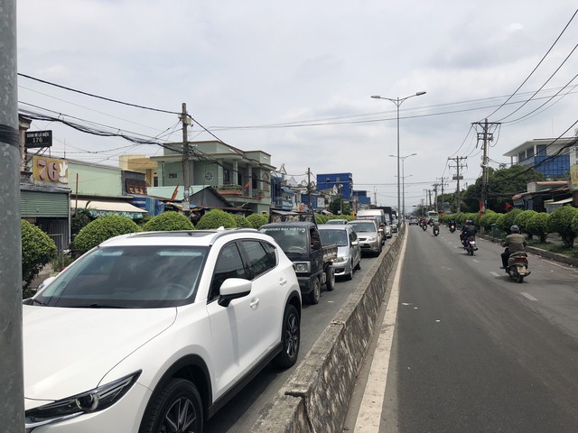 Hàng nghìn ô tô chôn chân từ sáng đến trưa trên cao tốc TP. HCM - Long Thành sau 2 vụ tai nạn liên tiếp - Ảnh 5.