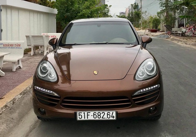 Porsche Cayenne 2010 màu nâu cafe lột xác sau lâu ngày phủ bụi được bán lại giá hơn 1,8 tỷ đồng - Ảnh 3.