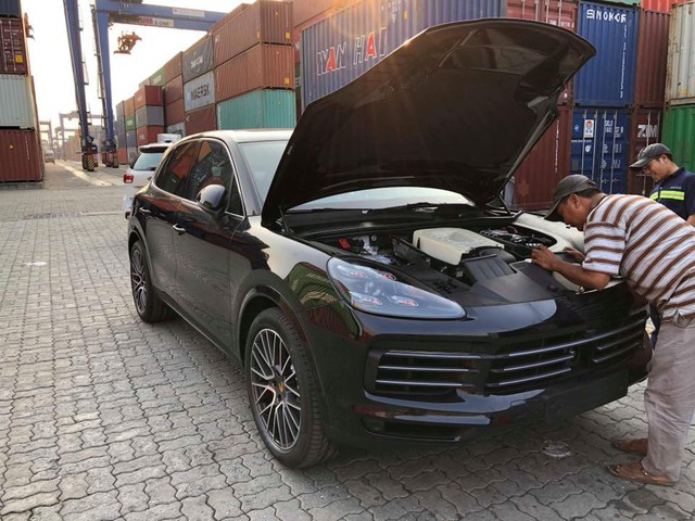 Porsche Cayenne S 2018 không chính hãng đầu tiên về Việt Nam - Ảnh 3. Porsche Cayenne S 2018 không chính hãng đầu tiên về Việt Nam - Ảnh 3.
