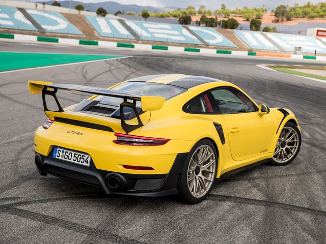 10 mẫu xe thể thao ấn tượng có giá tổng chỉ bằng một chiếc Porsche 911 - Ảnh 1.