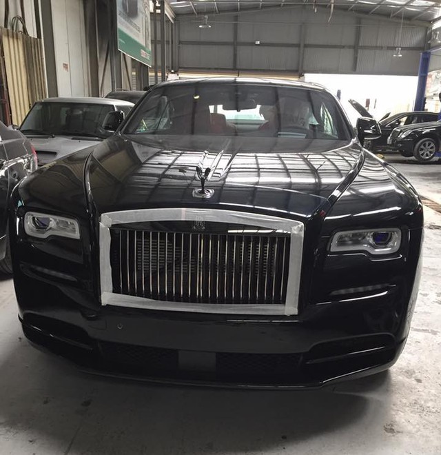 Siêu phẩm Rolls-Royce Wraith Black Badge thứ 2 về Việt Nam - Ảnh 1.