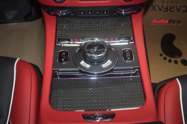 Bên trong Rolls-Royce Wraith Black Badge thứ 2 tại Việt Nam có gì? - Ảnh 20. Bên trong Rolls-Royce Wraith Black Badge thứ 2 tại Việt Nam có gì? - Ảnh 20.