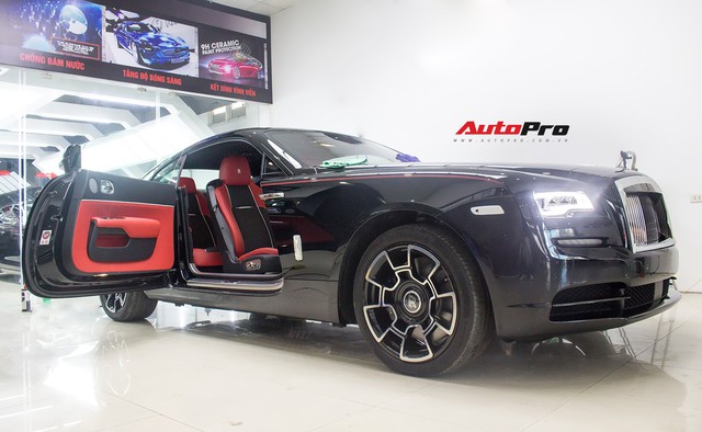Bên trong Rolls-Royce Wraith Black Badge thứ 2 tại Việt Nam có gì? - Ảnh 7. Bên trong Rolls-Royce Wraith Black Badge thứ 2 tại Việt Nam có gì? - Ảnh 7.