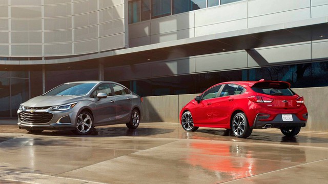 Chevrolet nâng cấp nhẹ Spark, Cruze 2019, nội thất hiện đại hơn