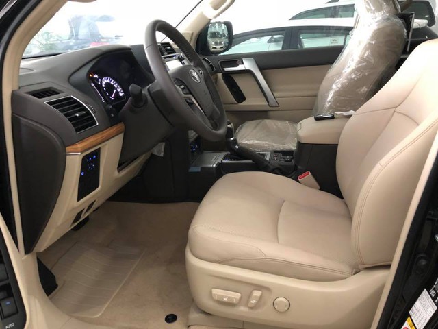 Toyota Land Cruiser Prado VX 2018 “full option” giá gần 3 tỷ đồng tại Việt Nam - Ảnh 5. Toyota Land Cruiser Prado VX 2018 “full option” giá gần 3 tỷ đồng tại Việt Nam - Ảnh 5.