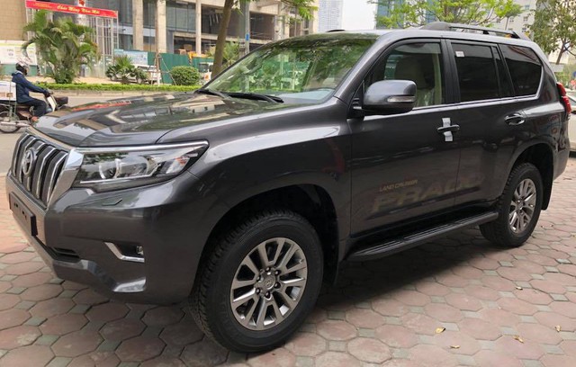 Toyota Land Cruiser Prado VX 2018 “full option” giá gần 3 tỷ đồng tại Việt Nam - Ảnh 1.