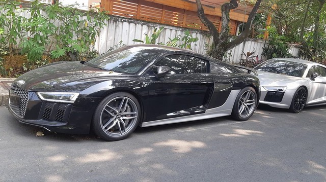 Bộ đôi Audi R8 V10 Plus của ông trùm cafe Trung Nguyên tại Sài Gòn