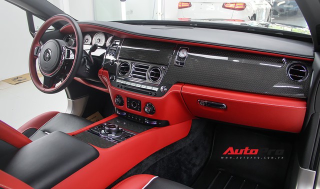 Trọn bộ ảnh Rolls-Royce Wraith Black Badge nhập Trung Đông mới về Việt Nam - Ảnh 14. Trọn bộ ảnh Rolls-Royce Wraith Black Badge nhập Trung Đông mới về Việt Nam - Ảnh 14.