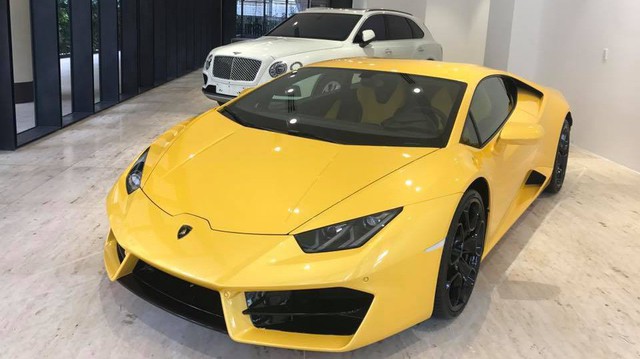 Lamborghini, Bentley đã thực sự Nam tiến với bộ đôi Huracan, Bentayga trưng bày trong showroom mới