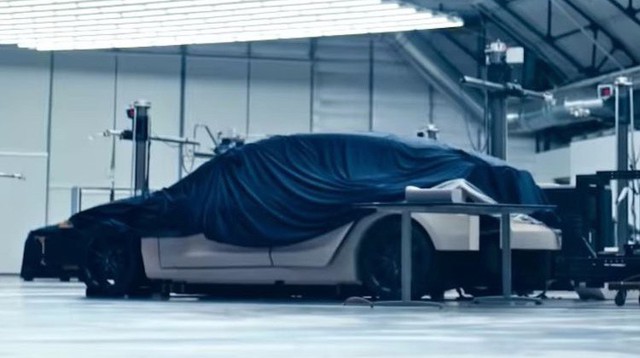 Tesla hé lộ mẫu xe bí ẩn, có thể là Model Y