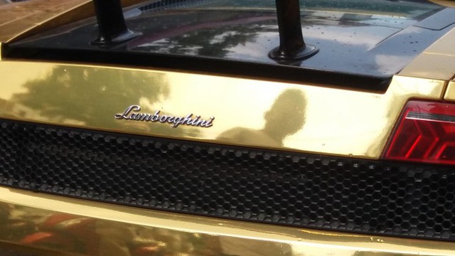 Hà Nội: Lamborghini bạc tỷ bốc khói nghi ngút giữa phố, người dân hiếu kỳ vây quanh - Ảnh 9.