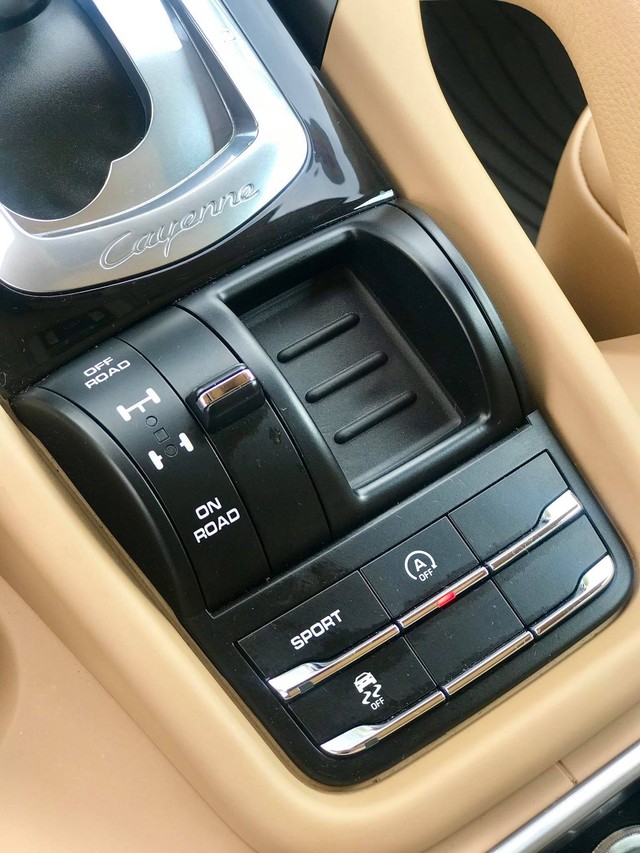 Không thể mua Porsche mới với 2,8 tỷ đồng thì có thể chọn Cayenne 2013 nhiều option và đi hơn 44.000km - Ảnh 17. Không thể mua Porsche mới với 2,8 tỷ đồng thì có thể chọn Cayenne 2013 nhiều option và đi hơn 44.000km - Ảnh 17.