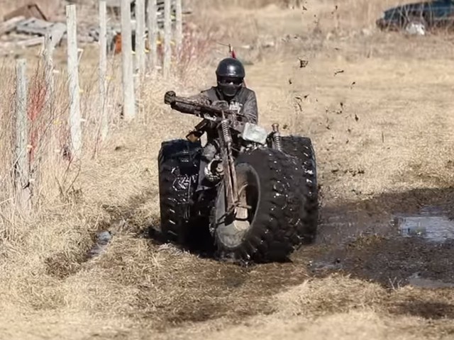 Dân chơi biến xe tăng thành ô tô để chuyên off-road - Ảnh 5. Dân chơi biến xe tăng thành ô tô để chuyên off-road - Ảnh 5.