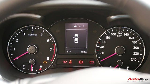 Giá thấp hơn nhưng Kia Cerato lại có những trang bị “ăn đứt” Toyota Vios - Ảnh 11. Giá thấp hơn nhưng Kia Cerato lại có những trang bị “ăn đứt” Toyota Vios - Ảnh 11.