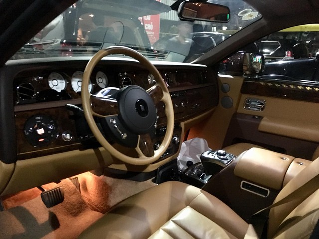 Rolls-Royce Phantom Lửa Thiêng và Maybach 62S của đại gia Hà Nội ngao du tại Huế - Ảnh 7. Rolls-Royce Phantom Lửa Thiêng và Maybach 62S của đại gia Hà Nội ngao du tại Huế - Ảnh 7.