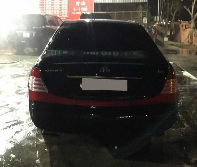 Rolls-Royce Phantom Lửa Thiêng và Maybach 62S của đại gia Hà Nội ngao du tại Huế - Ảnh 10. Rolls-Royce Phantom Lửa Thiêng và Maybach 62S của đại gia Hà Nội ngao du tại Huế - Ảnh 10.