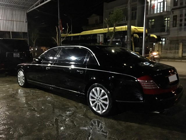 Rolls-Royce Phantom Lửa Thiêng và Maybach 62S của đại gia Hà Nội ngao du tại Huế - Ảnh 11. Rolls-Royce Phantom Lửa Thiêng và Maybach 62S của đại gia Hà Nội ngao du tại Huế - Ảnh 11.